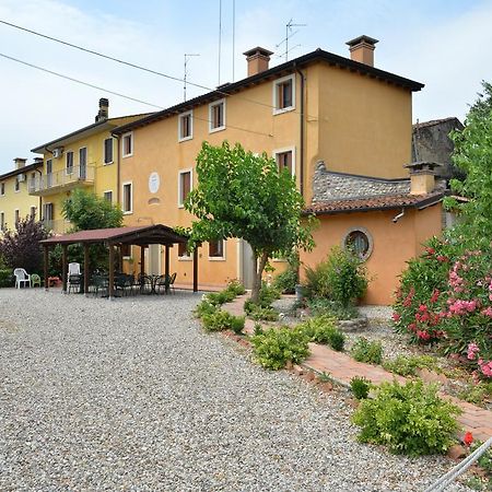 Вилла Agriturismo Le Mura Del Gherlo Валеджо-суль-Минчо Экстерьер фото