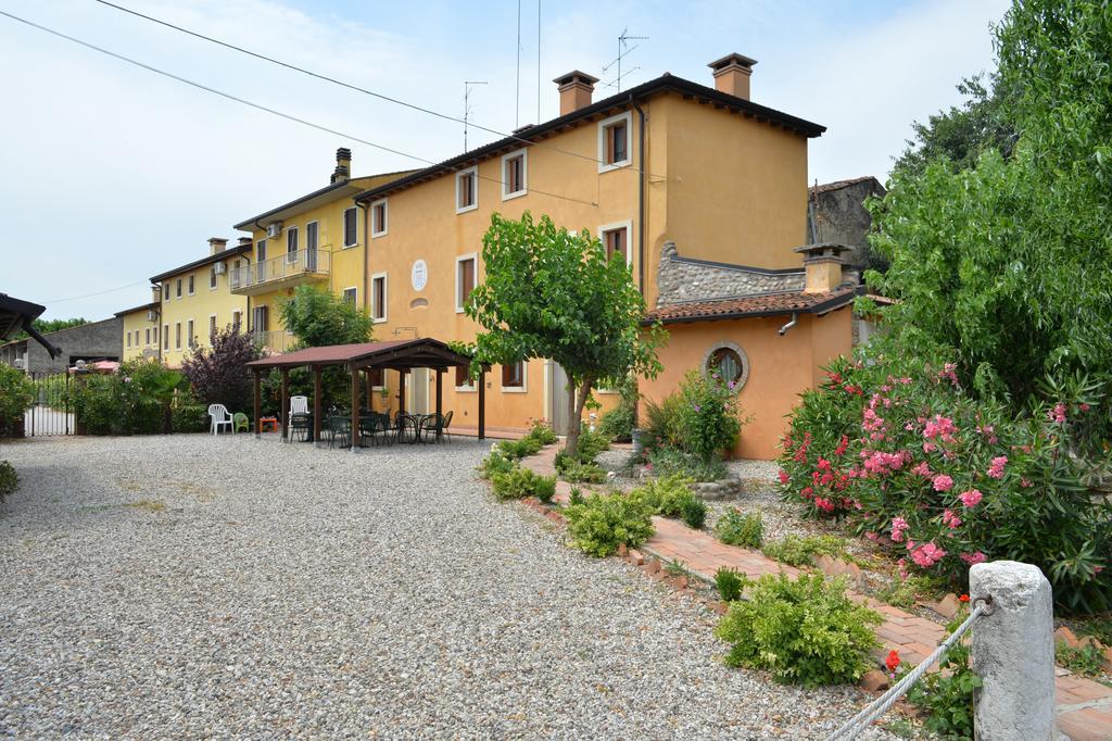 Вилла Agriturismo Le Mura Del Gherlo Валеджо-суль-Минчо Экстерьер фото