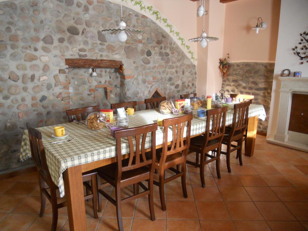 Вилла Agriturismo Le Mura Del Gherlo Валеджо-суль-Минчо Экстерьер фото