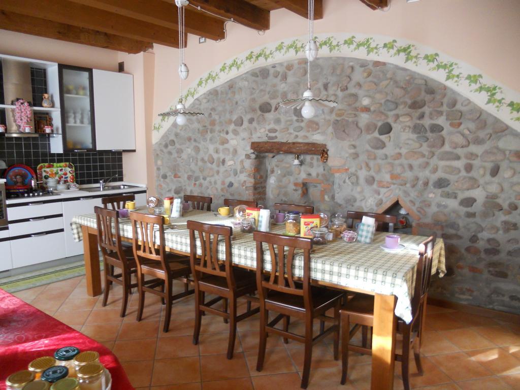 Вилла Agriturismo Le Mura Del Gherlo Валеджо-суль-Минчо Экстерьер фото