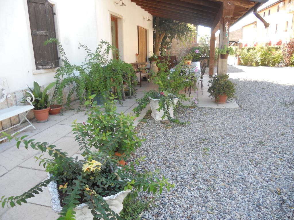 Вилла Agriturismo Le Mura Del Gherlo Валеджо-суль-Минчо Экстерьер фото