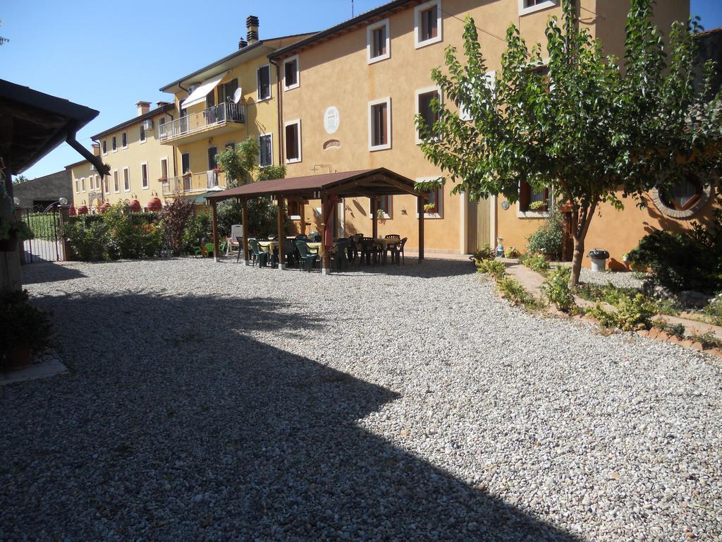 Вилла Agriturismo Le Mura Del Gherlo Валеджо-суль-Минчо Экстерьер фото