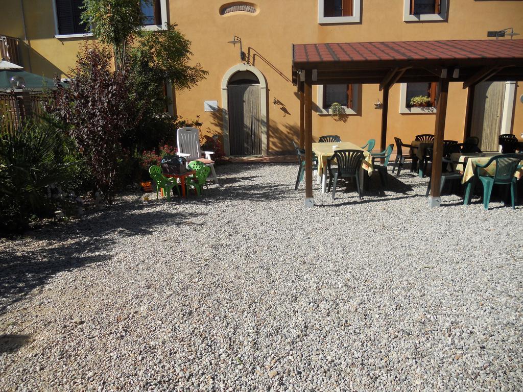 Вилла Agriturismo Le Mura Del Gherlo Валеджо-суль-Минчо Экстерьер фото